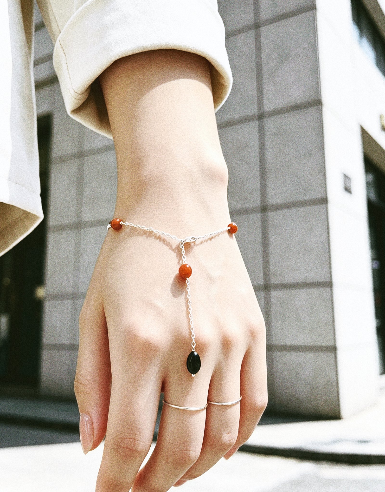 Nanhong agate and black onyx bracelet worn on the wrist