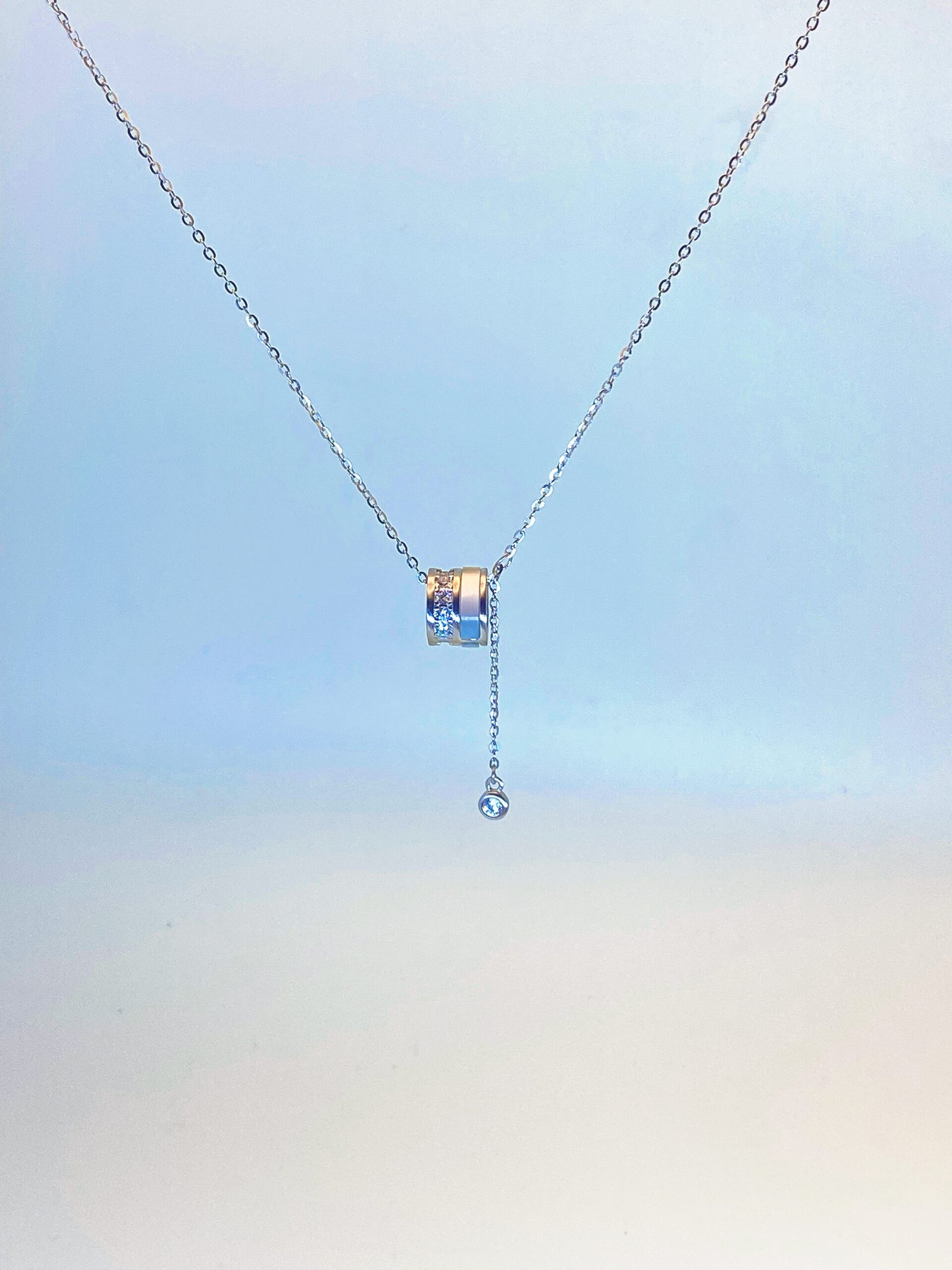 Mother of pearl and moissanite necklace in 925 sterling silver with geometric drop design