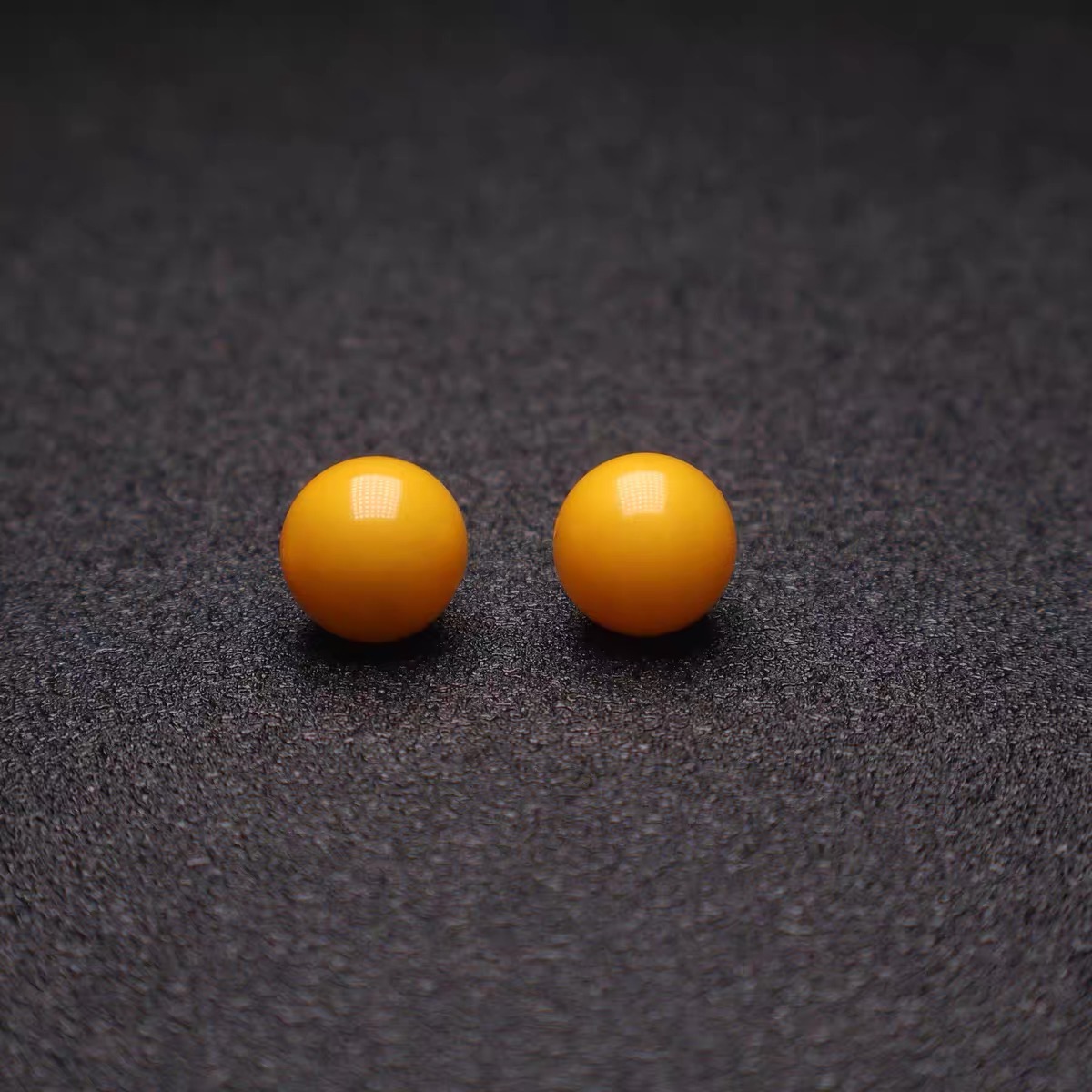 6 mm golden beads