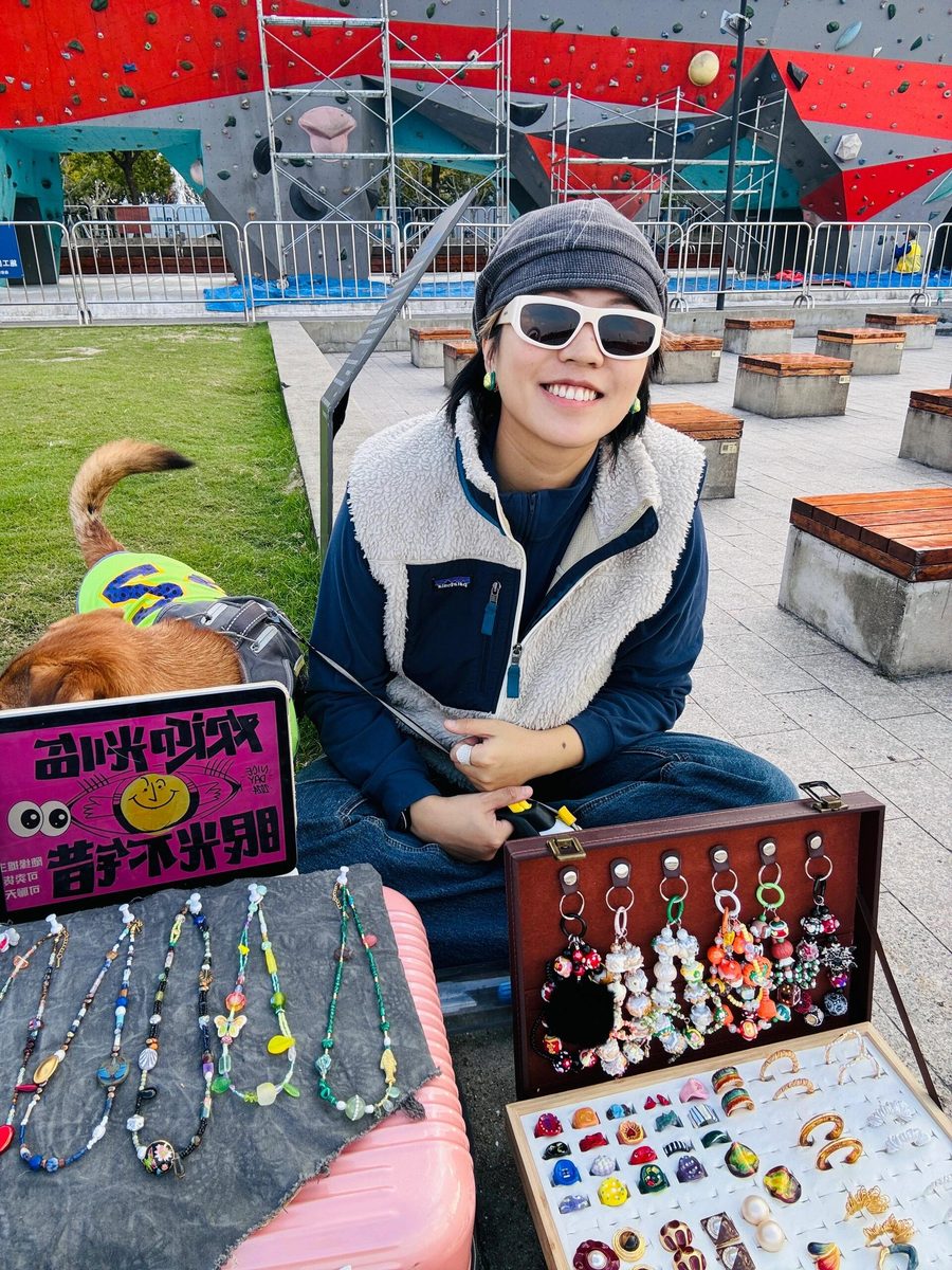 CJ showing jewelry to a visitor during an early travel market experience