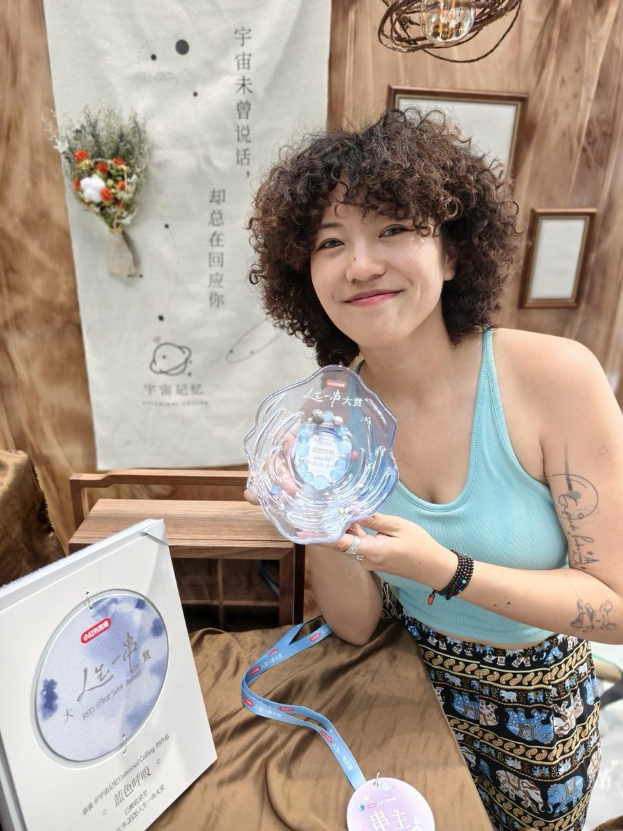CJ holding a recognition award at the RONGHUA booth